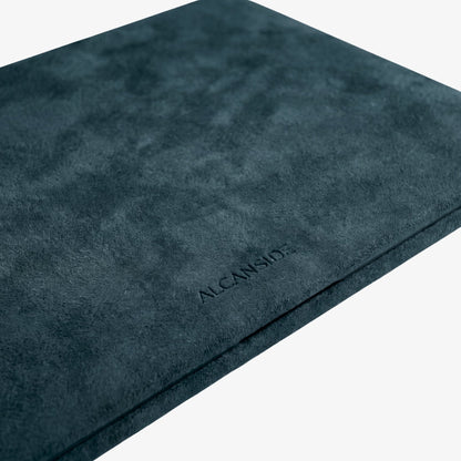 Alcantara MacBook Pro & Pro Max Cover - For 14 inch (2021-2025) - Navy Blue